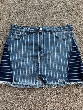 Litz Women’s Medium Darkwash/Mediumwash Striped Denim Skirt EUC